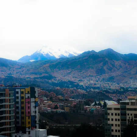Comodo Amplio Con Lindas Vistas Sector Embajadas Piso Alto La Paz Exterior photo