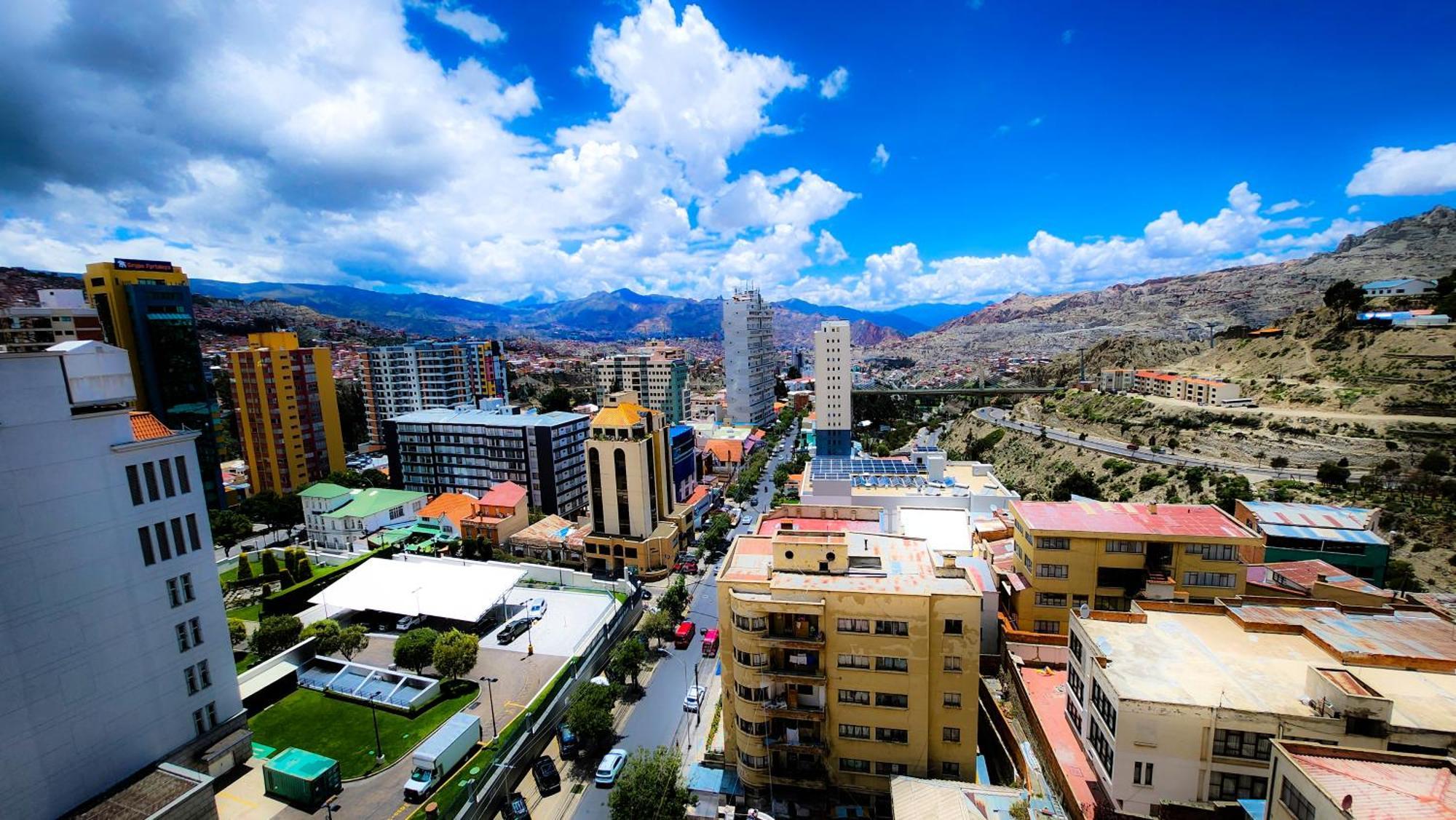 Apartamento Comodo Amplio Con Lindas Vistas Sector Embajadas Piso Alto *