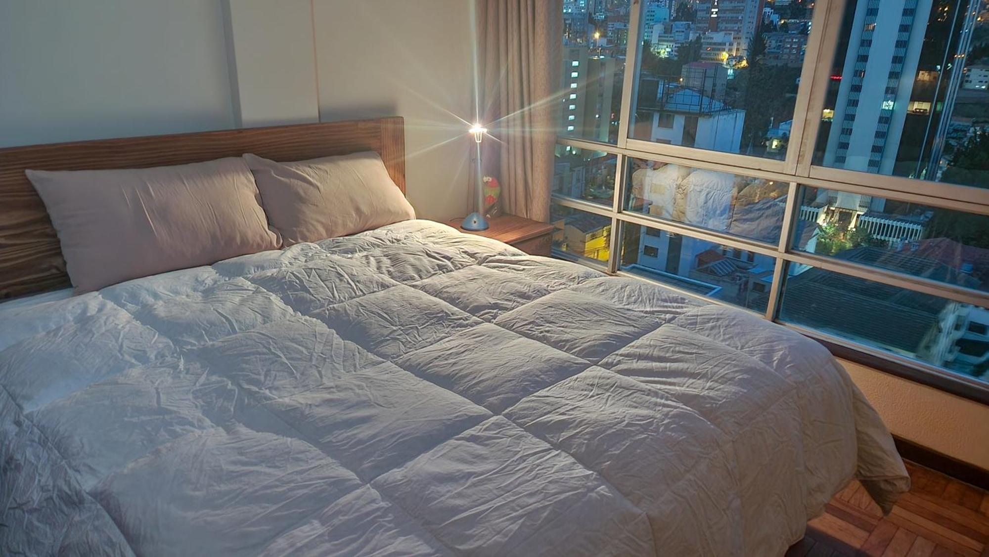 Comodo Amplio Con Lindas Vistas Sector Embajadas Piso Alto Apartamento La Paz